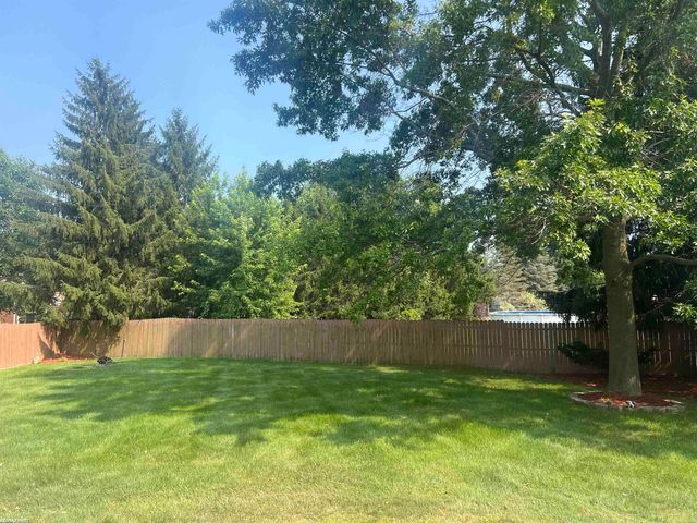 32070 Oakcrest Drive, Chesterfield Twp, MI 48047