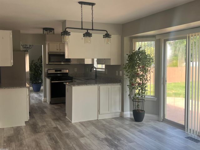 32070 Oakcrest Drive, Chesterfield Twp, MI 48047