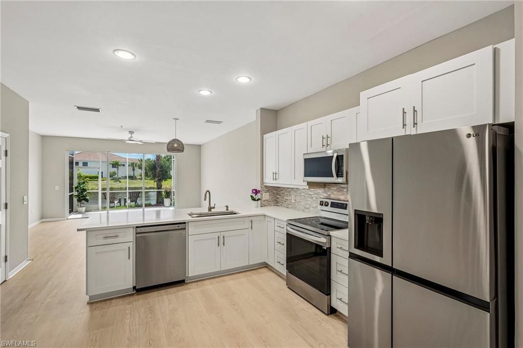 1104 Oxford LN 44, NAPLES, FL 34105 — exterior