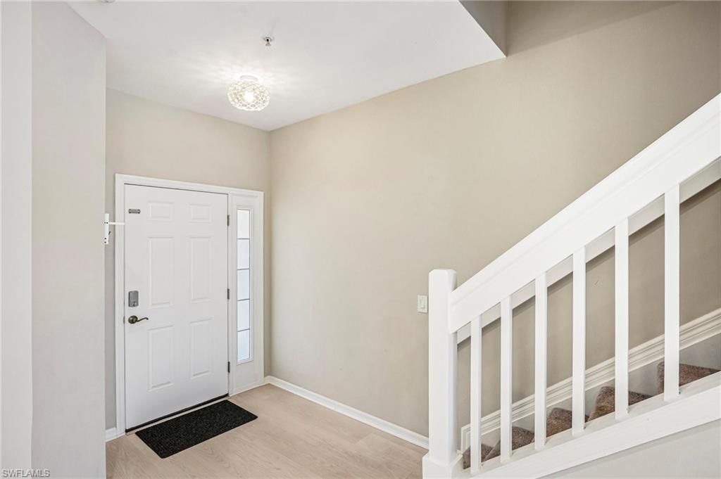 1104 Oxford LN 44, NAPLES, FL 34105 — photo 5