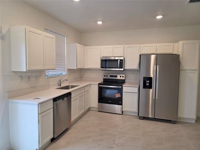 261 NE 16th St 261, Florida City, FL 33034