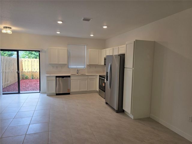 261 NE 16th St 261, Florida City, FL 33034