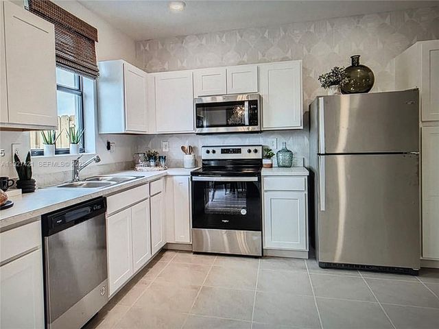 261 NE 16th St 261, Florida City, FL 33034