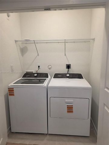 261 NE 16th St 261, Florida City, FL 33034