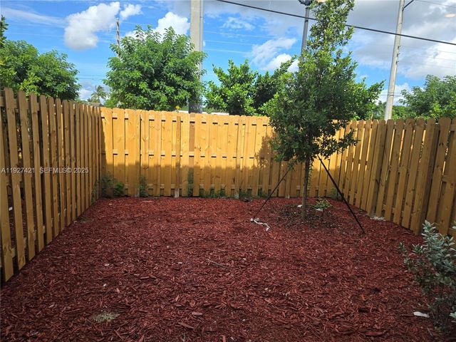 261 NE 16th St 261, Florida City, FL 33034