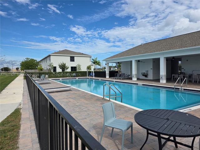 261 NE 16th St 261, Florida City, FL 33034