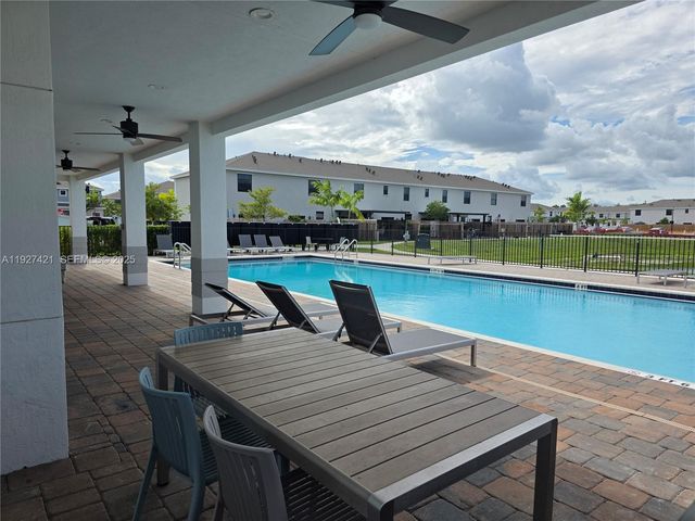 261 NE 16th St 261, Florida City, FL 33034