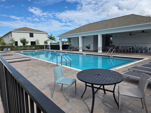 261 NE 16th St 261, Florida City, FL 33034