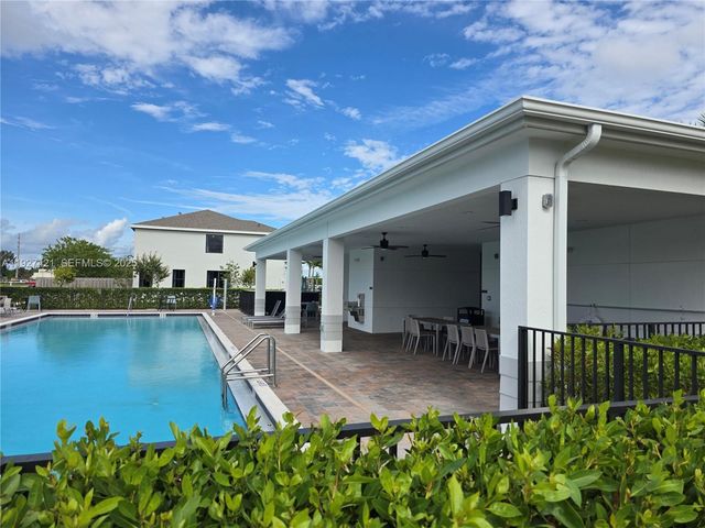 261 NE 16th St 261, Florida City, FL 33034