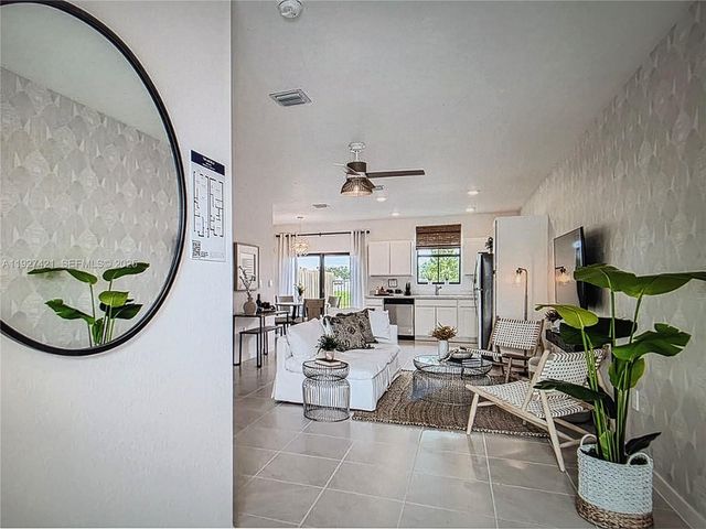 261 NE 16th St 261, Florida City, FL 33034