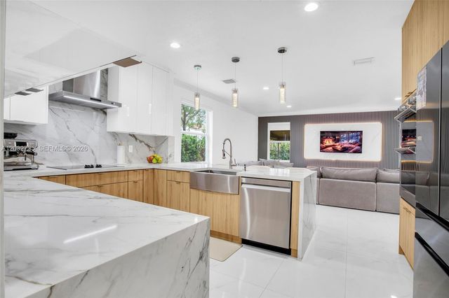 11559 NW 84th Terrace, Doral, FL 33178