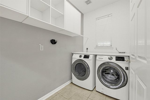 675 Lazy Lane, League City, TX 77573