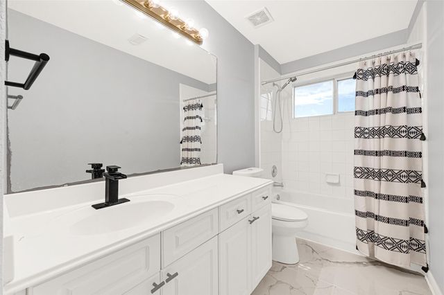 675 Lazy Lane, League City, TX 77573