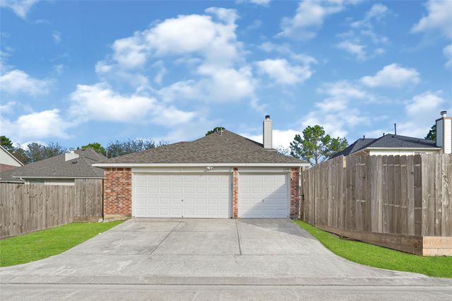 675 Lazy Lane, League City, TX 77573