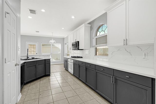 675 Lazy Lane, League City, TX 77573