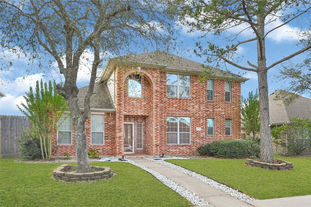 675 Lazy Lane, League City, TX 77573