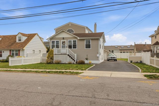 58 Wilson Avenue, Amity Harbor, NY 11701