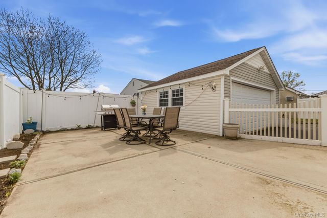 58 Wilson Avenue, Amity Harbor, NY 11701