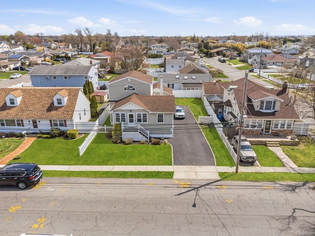 58 Wilson Avenue, Amity Harbor, NY 11701