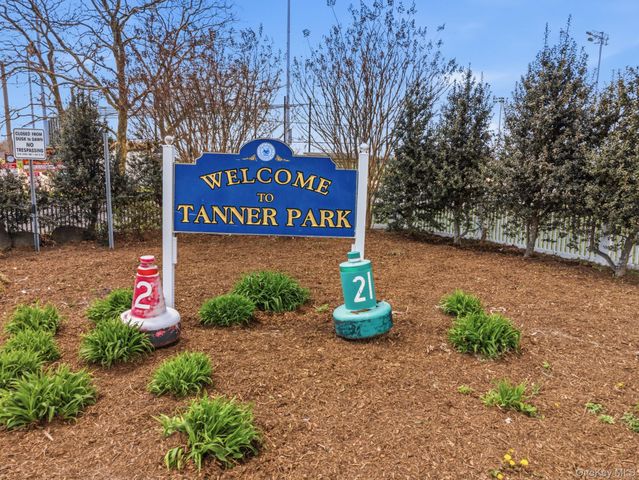 58 Wilson Avenue, Amity Harbor, NY 11701