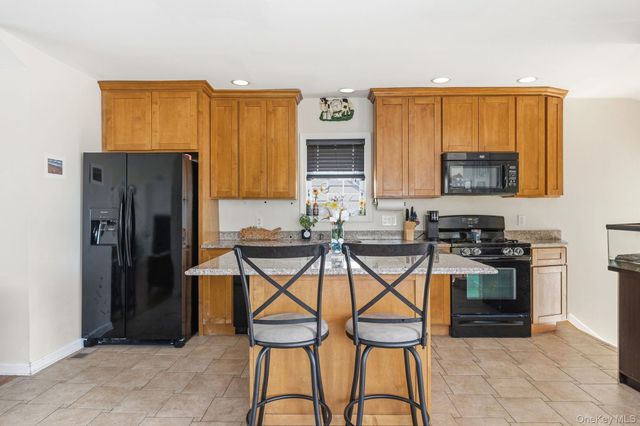 58 Wilson Avenue, Amity Harbor, NY 11701