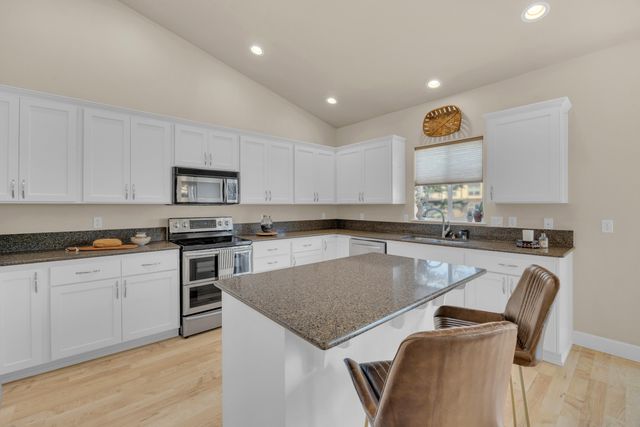 4013 SW Tommy Armour Lane, Redmond, OR 97756