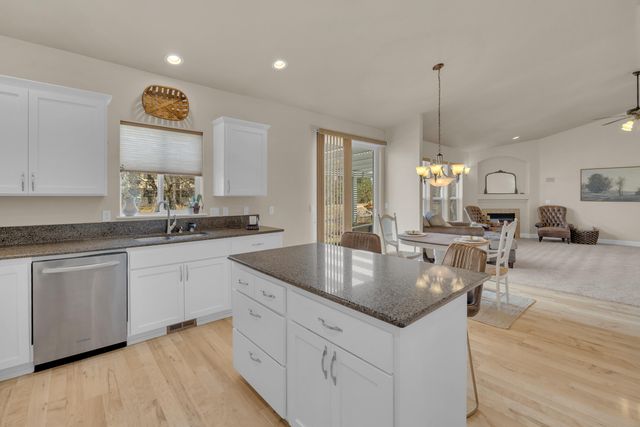 4013 SW Tommy Armour Lane, Redmond, OR 97756