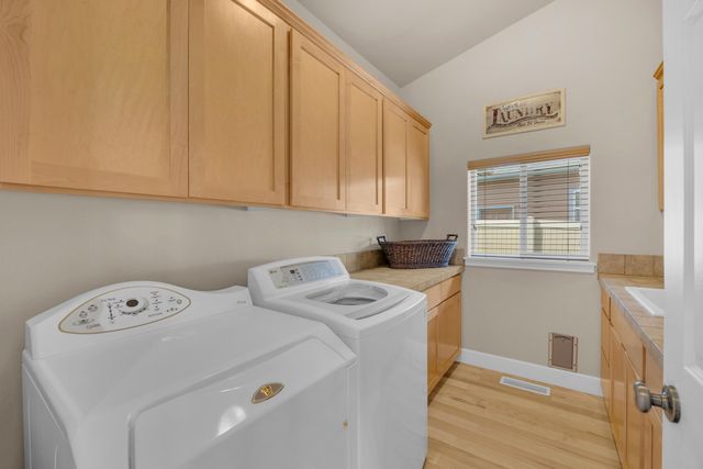 4013 SW Tommy Armour Lane, Redmond, OR 97756