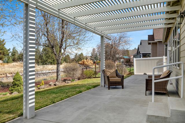 4013 SW Tommy Armour Lane, Redmond, OR 97756