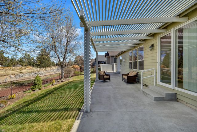 4013 SW Tommy Armour Lane, Redmond, OR 97756