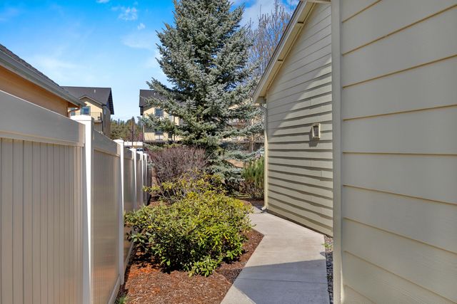 4013 SW Tommy Armour Lane, Redmond, OR 97756