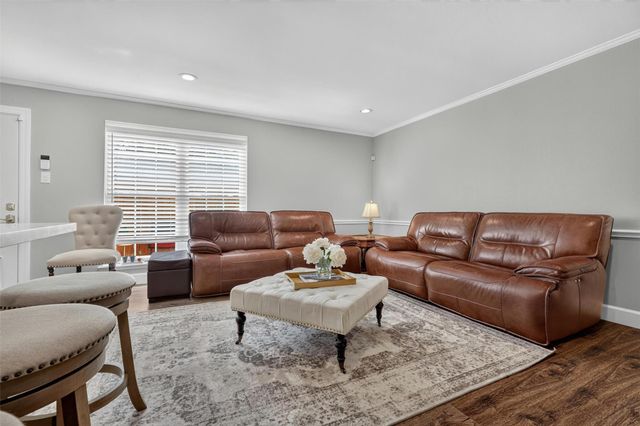 355 N Post Oak Lane 642, Houston, TX 77024