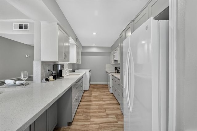 355 N Post Oak Lane 642, Houston, TX 77024