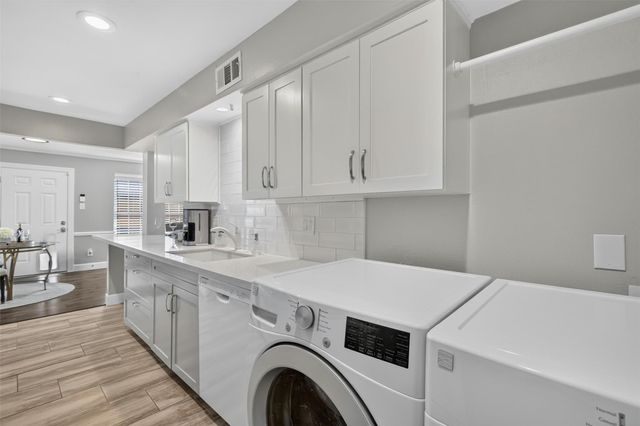355 N Post Oak Lane 642, Houston, TX 77024