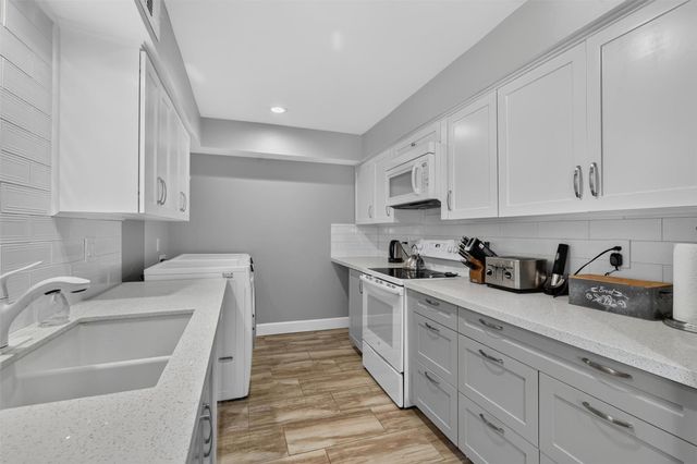 355 N Post Oak Lane 642, Houston, TX 77024