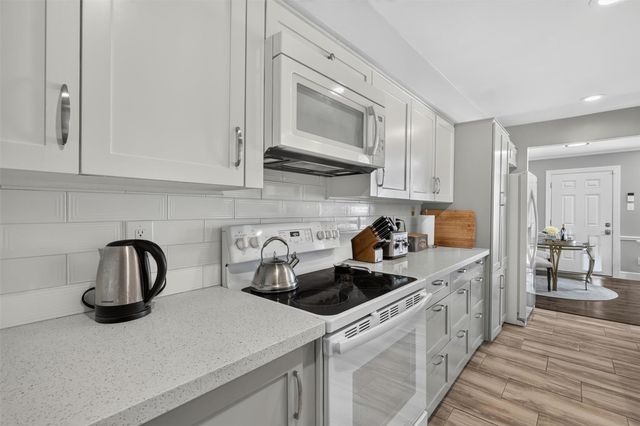 355 N Post Oak Lane 642, Houston, TX 77024