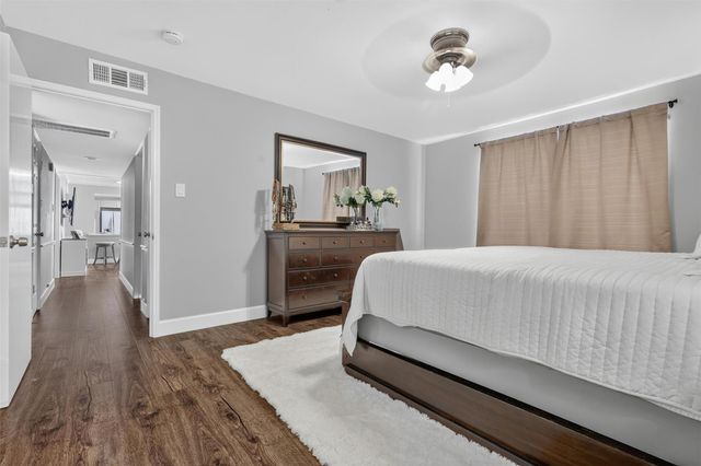 355 N Post Oak Lane 642, Houston, TX 77024