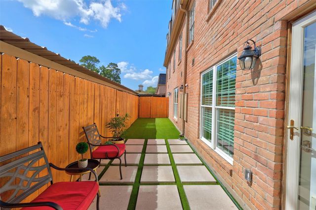 355 N Post Oak Lane 642, Houston, TX 77024