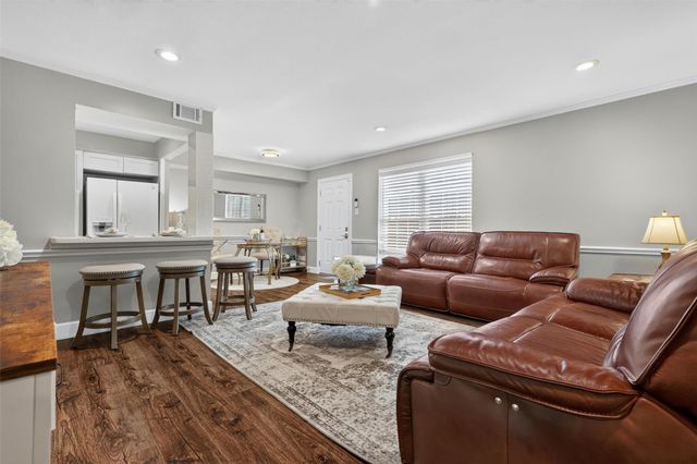 355 N Post Oak Lane 642, Houston, TX 77024