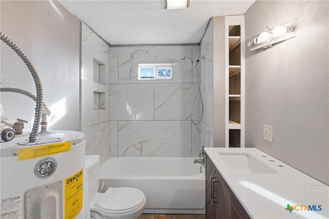 1409 N Heideke Street, Seguin, TX 78155