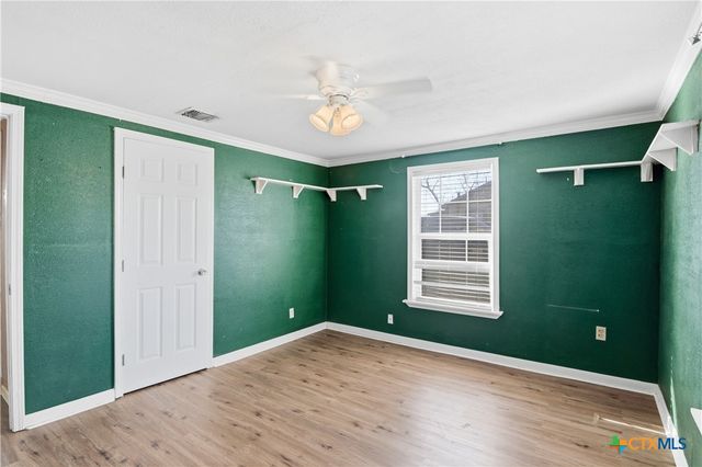 1409 N Heideke Street, Seguin, TX 78155