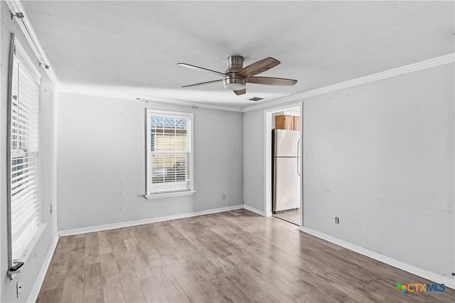 1409 N Heideke Street, Seguin, TX 78155