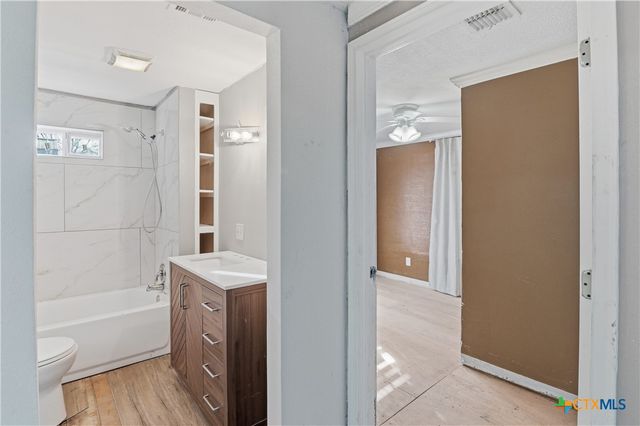 1409 N Heideke Street, Seguin, TX 78155