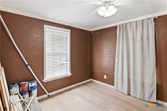 1409 N Heideke Street, Seguin, TX 78155