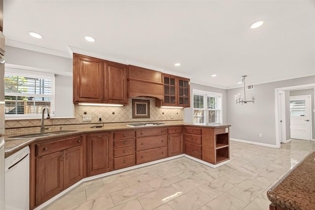 418 N Wilcrest Drive, Houston, TX 77079