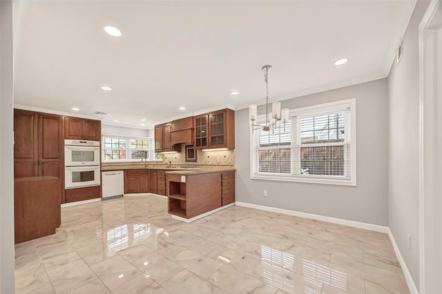 418 N Wilcrest Drive, Houston, TX 77079