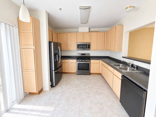 93 Cantal Court, Wheeling, IL 60090