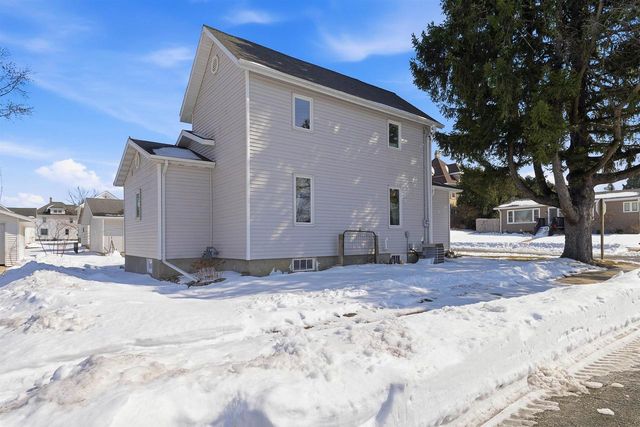 407 W Cherry Street, Fox Lake, WI 53933