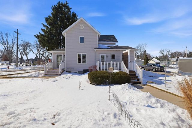 407 W Cherry Street, Fox Lake, WI 53933