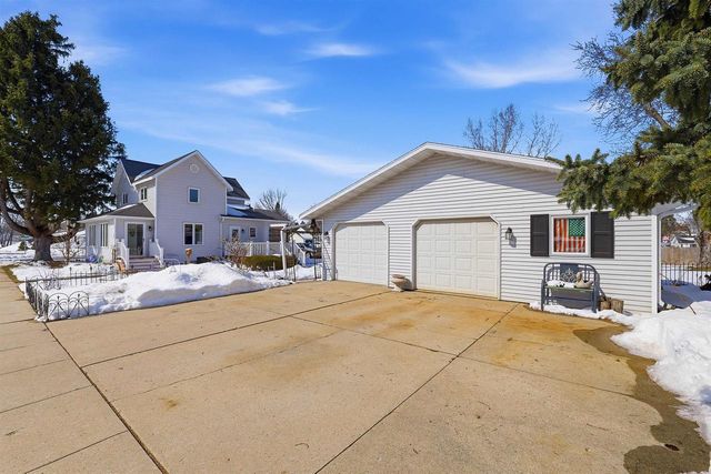 407 W Cherry Street, Fox Lake, WI 53933